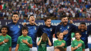 德国足球运动员会唱国歌吗？背后故事引人探究