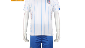 意大利足球队服哪款好看:探寻魅力与风格兼具的绿茵战衣