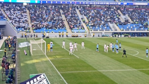 足球直接对门射门是否算犯规？规则解读与实际情况分析