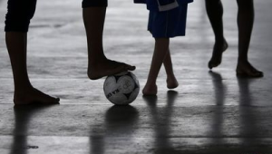 脏足球袜子推荐女生用吗