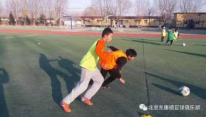 用肩膀接足球犯规吗？这一动作的判定规则你了解吗