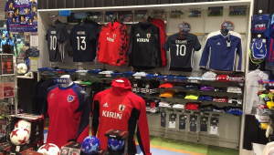 全套足球装备购买好去处，你知道在哪能一站式搞定吗？