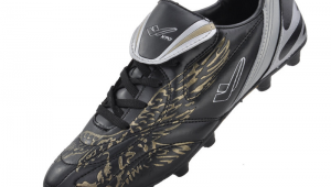 哪款足球鞋最窄脚耐磨又好看，满足你的足球装备需求