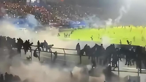 足球球迷放的烟雾有毒吗?危害几何需关注