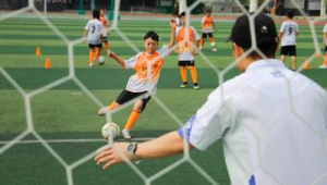 长得高练足球有用吗？身高优势在足球训练中的作用探讨