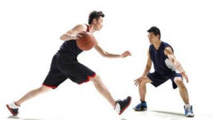 篮球当成足球踢可行吗？探究不同球类运动玩法“跨界”可能