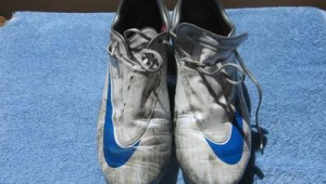 足球鞋吸汗吗及怎么洗？掌握方法让你的战靴时刻如新