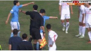 足球比赛判罚的两种方式