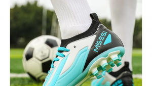 儿童足球运动中，长钉袜究竟可不可以穿？