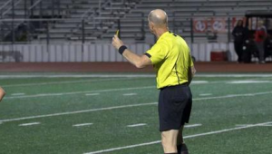 足球裁判员证获取是否花钱？背后真相你了解吗