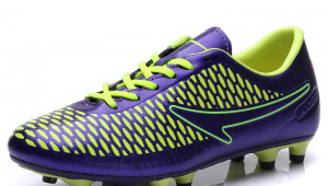 足球球鞋紫色好看吗？颜值与性能兼具，你怎么看？
