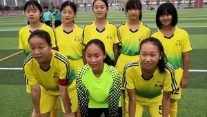 中学让带足球吗女生