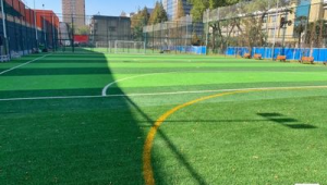 儿童足球场是否设有跑道，关乎孩子们的运动体验与场地规划