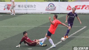 踢足球卡位时用腿是否犯规?规则细节深度剖析