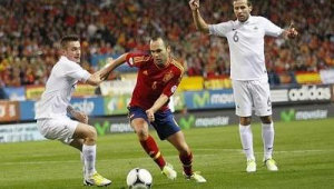 足球左前卫能否射门?探讨其在进攻端的射门能力与角色