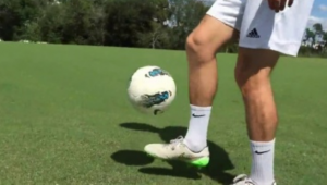 足球颠球一定要足球鞋吗