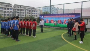 湖岭现在有足球场吗？是否开放？