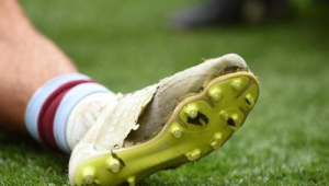 足球球鞋面容易开裂吗?一文带你了解其中真相