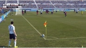 足球守门踢到脸是否算犯规，规则解读与争议探讨