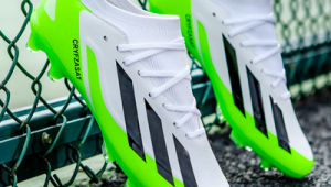 哪年推出了猎鹰足球鞋?