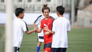 普通足球场踢足球要钱吗