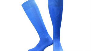 足球长袜太紧有影响吗？对运动表现与脚部健康的探讨