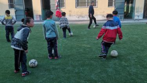 水冶哪里有卖足球的吗