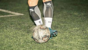 哪款足球鞋射门比较：不同款式性能大比拼