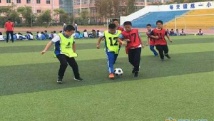 小学生踢足球4号可以吗