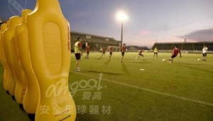 足球充气口是歪着的吗?探究足球充气口的设计奥秘