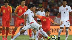 足球中国对阵缅甸比赛中是否犯规引关注