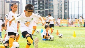孩子学足球有前途吗？深度剖析足球之路的机遇与挑战