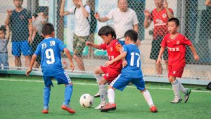 足球场视角大揭秘：坐这些位置能清晰看清比赛吗？