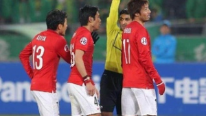 足球裁判误判后 究竟会不会重赛引发热议