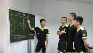 足球解说如今能否胜任教练？现状引发诸多思考