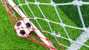 足球从球网进球是否有效？规则与争议全剖析