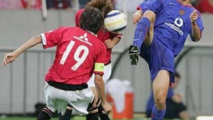 足球粘在脚上是否犯规？深入剖析此现象的规则判定