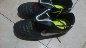 哪款足球鞋开胶快些呢