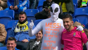 现场看足球比赛，会发放球衣吗