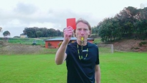 足球颠球走是否犯规？规则解读与实战情况大揭秘