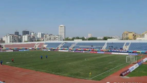 青岛足球场有跑道吗