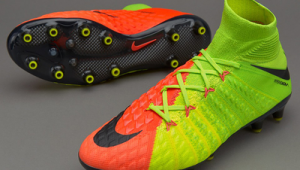 业余足球是否有必要买超顶足球鞋，这些因素得考虑