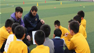 足球学院现在还用上课吗