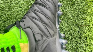 人工草皮上哪款足球鞋穿着舒服