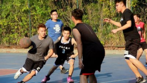 胖足球老师受男生喜欢吗？探究别样魅力下的喜爱缘由