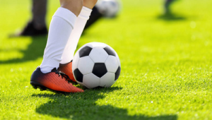足球中穿袜子有用吗？探究其在绿茵场上的作用与意义