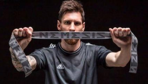 阿迪足球鞋起源年份揭秘，带你探寻其背后的发展历程