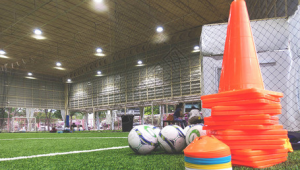 没有器材能训练足球吗？这些方法让你在家也能踢起来！