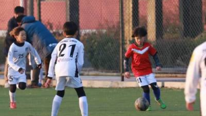 小朋友玩足球真能长高吗？探究足球运动与孩子身高增长的关联