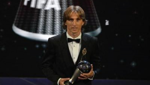 最佳国际足球奖与足球先生,二者究竟是否等同?